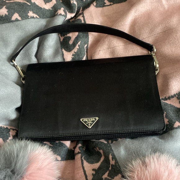 Prada Silk Black Medium Shoulder Bag With Logo Flower Lining Detachable Strap - Picture 16 of 16
